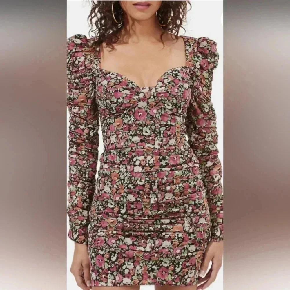 Astr The Label NWT Ruched LS Mini Dress - Picture 3 of 11
